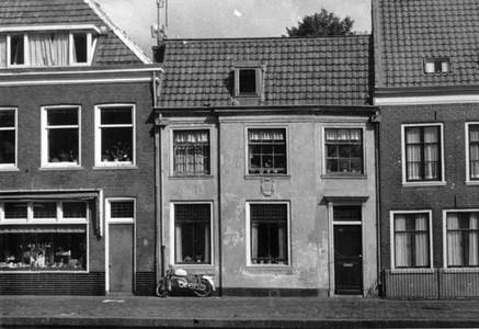 847847 Gezicht op de voorgevel van het pand Langegracht 47 te Maarssen, dat gerestaureerd gaat worden.